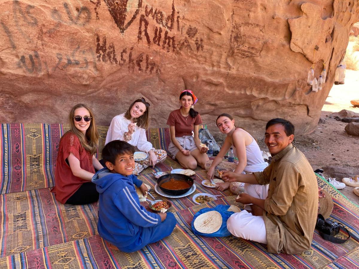 Wadi Rum Bedouin Tour With A Camp Экстерьер фото