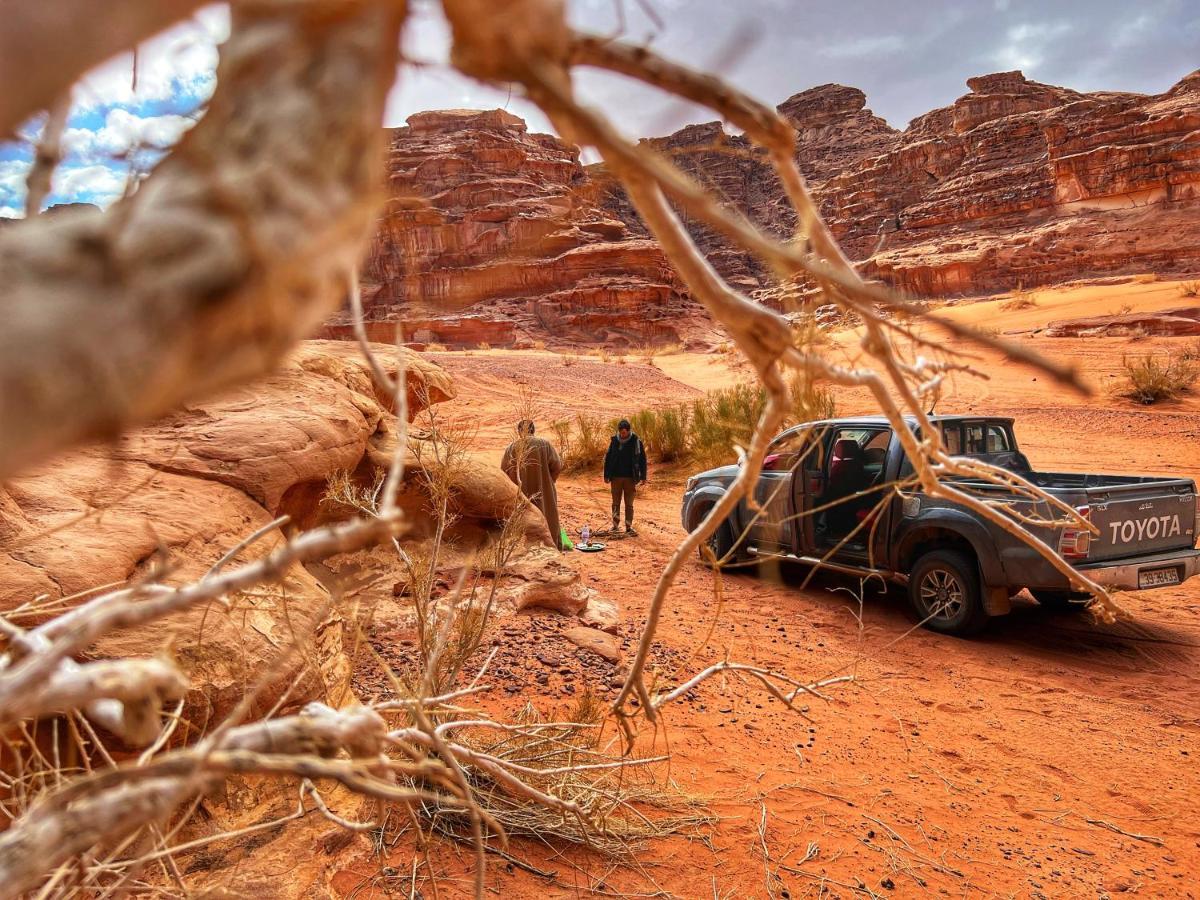Wadi Rum Bedouin Tour With A Camp Экстерьер фото