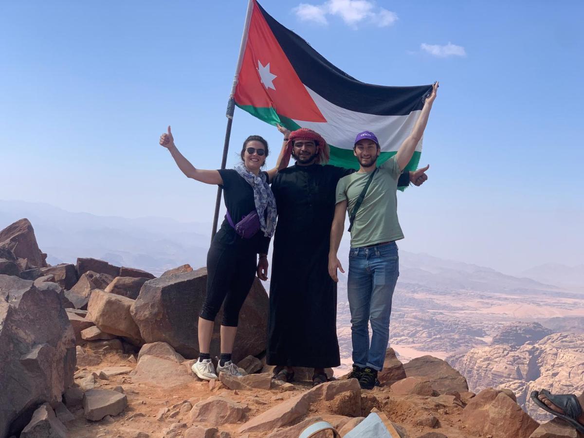 Wadi Rum Bedouin Tour With A Camp Экстерьер фото